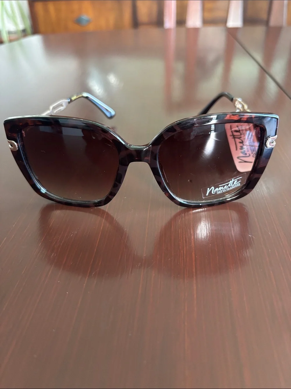Nanette Lepore 100% UV protection,cat eye tortoise frame,gold chain arm,CAT 3,